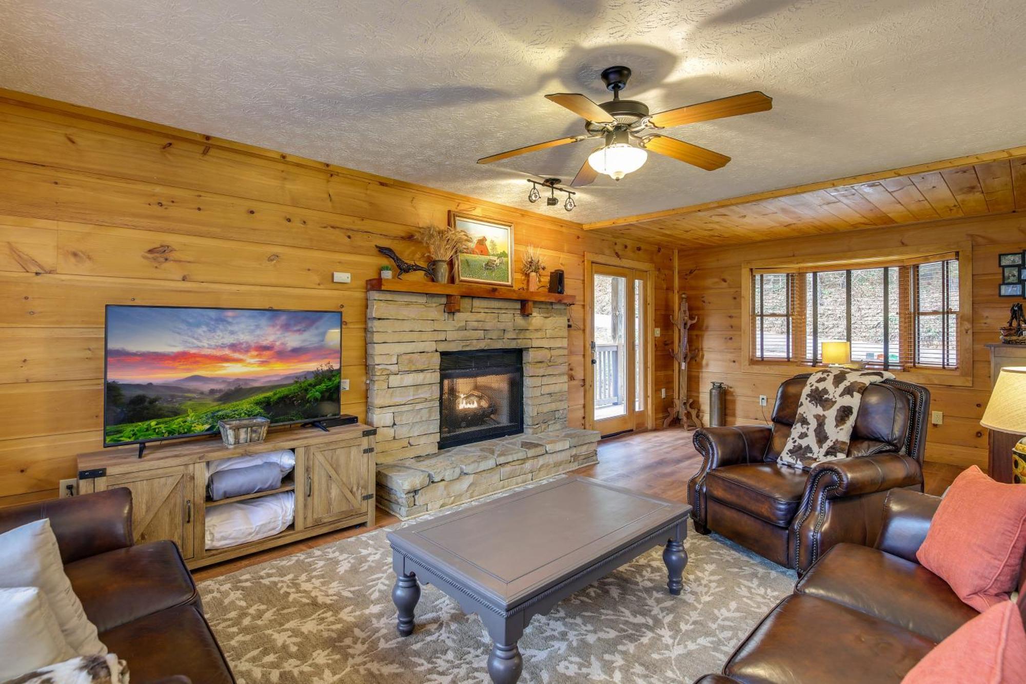 Pet-Friendly Gatlinburg Retreat With Hot Tub! Villa Dış mekan fotoğraf